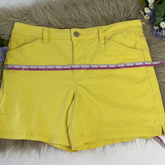Calvin Klien Women’s Yellow Shorts Size W27 - Picture 11 of 12